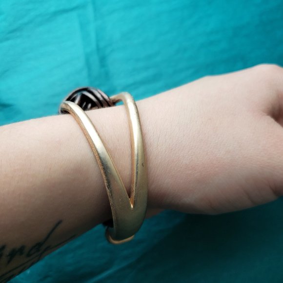 2/10$ Gold tone and brown faux leather bracelet - Picture 3 of 4